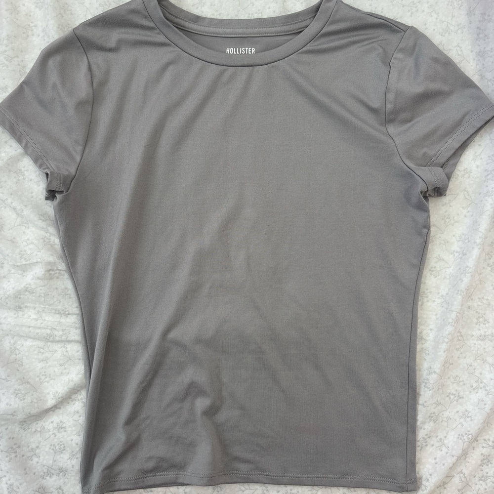 Hollister Women's Charcoal Short Sleeve Tee